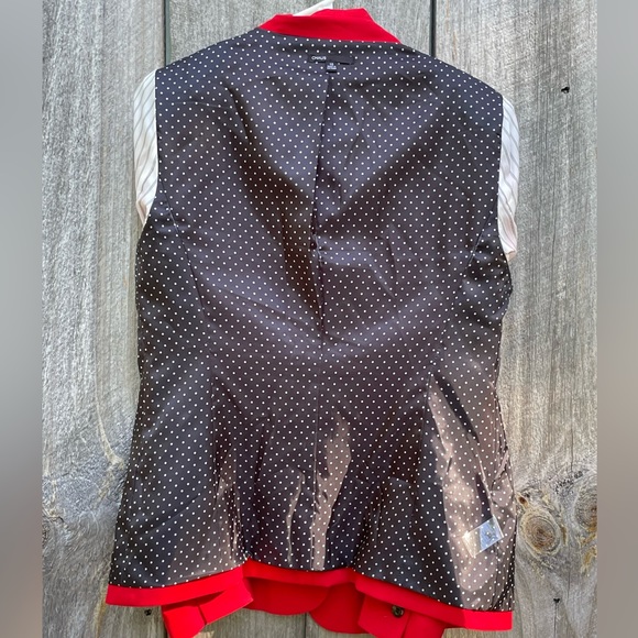 Ladies suit jacket. - Picture 2 of 3
